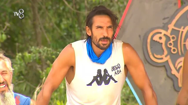 Survivor'da yarışmacılar birbirine girdi! Hakaretler havada uçuştu