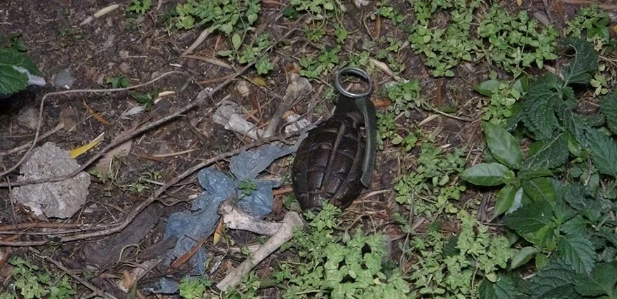 Adana’da terörist polisten kaçarken el bombasını bahçeye attı!