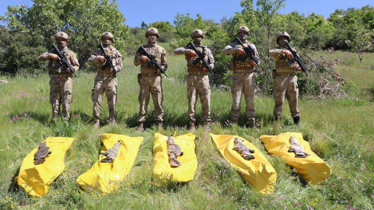 Bakan Soylu duyurdu! Mehmetçik&#039;ten PKK&#039;ya ağır darbe: 5 terörist öldürüldü