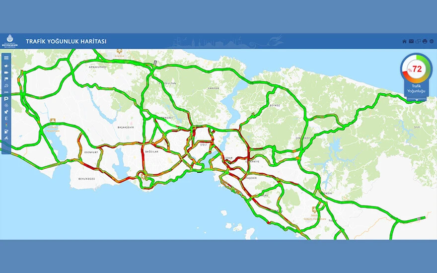 İstanbul'da sağanak trafiği felç etti! Yollar kilit...
