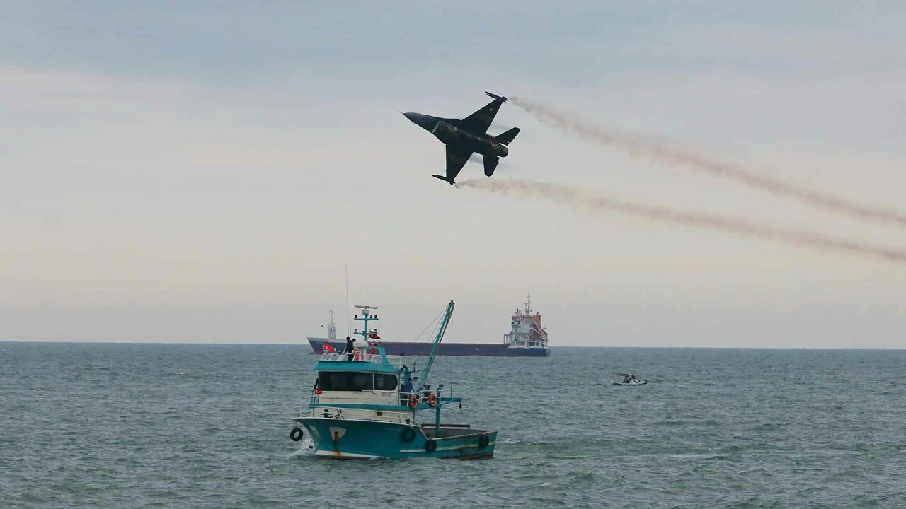 Samsun'da Türk Yıldızları nefes kesti!