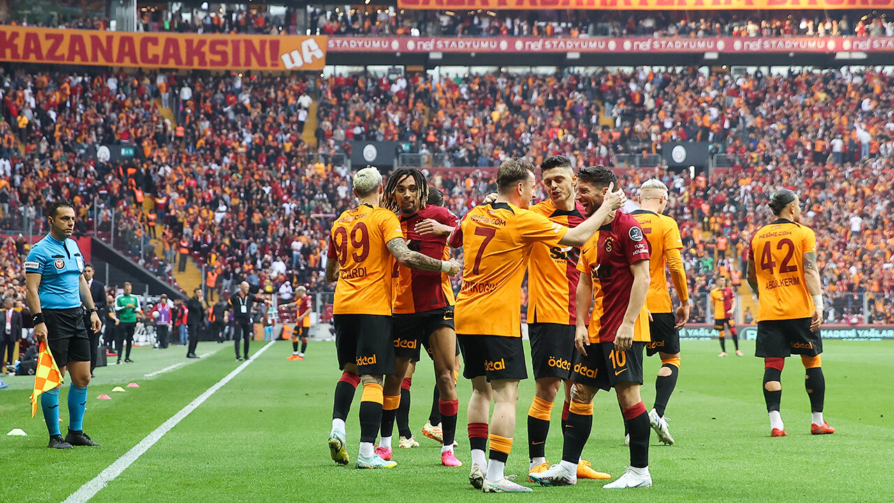 Galatasaray şampiyonluk kapısını araladı! 