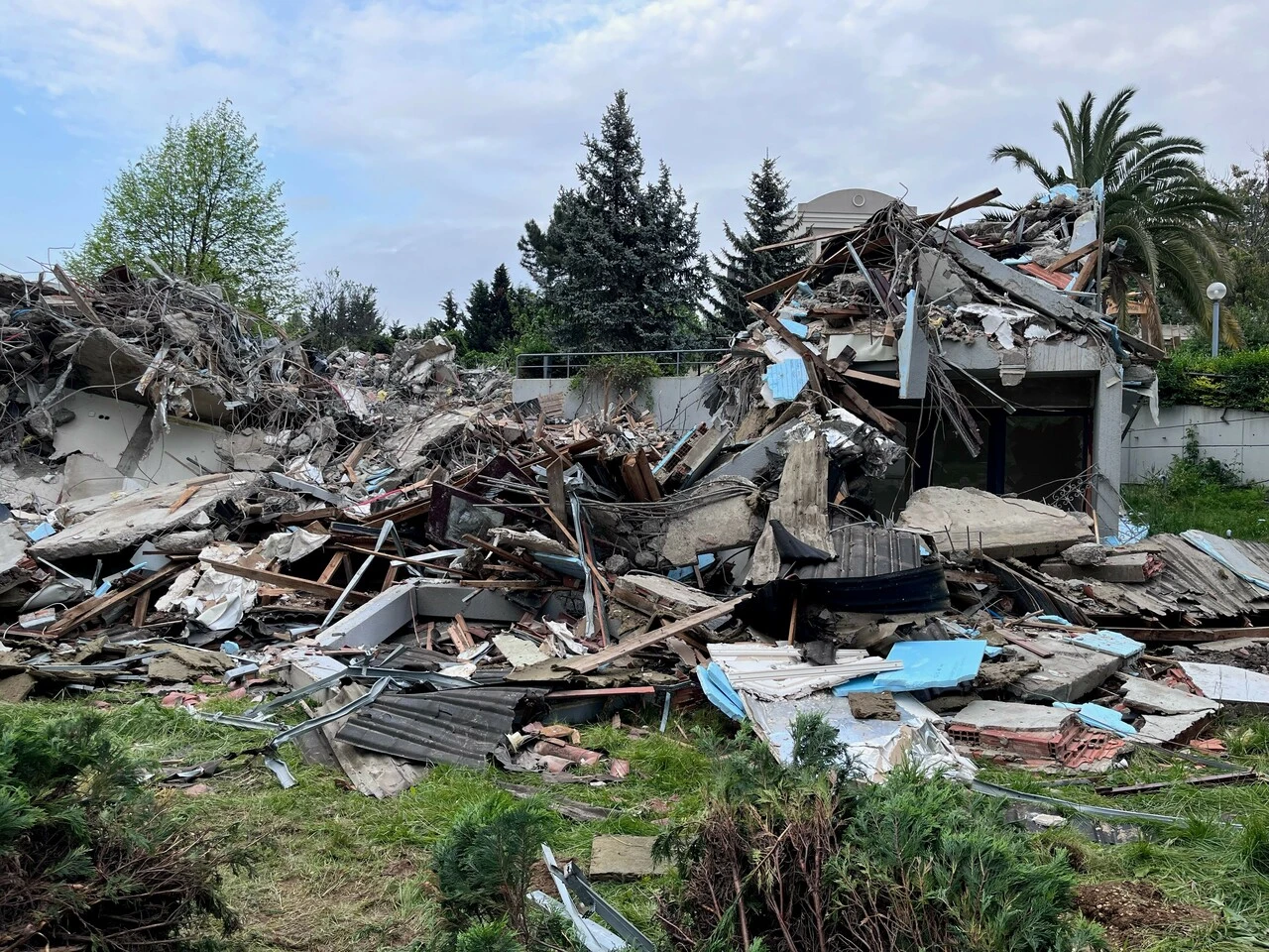 Münevver Karabulut'un katledildiği villa yıkıldı
