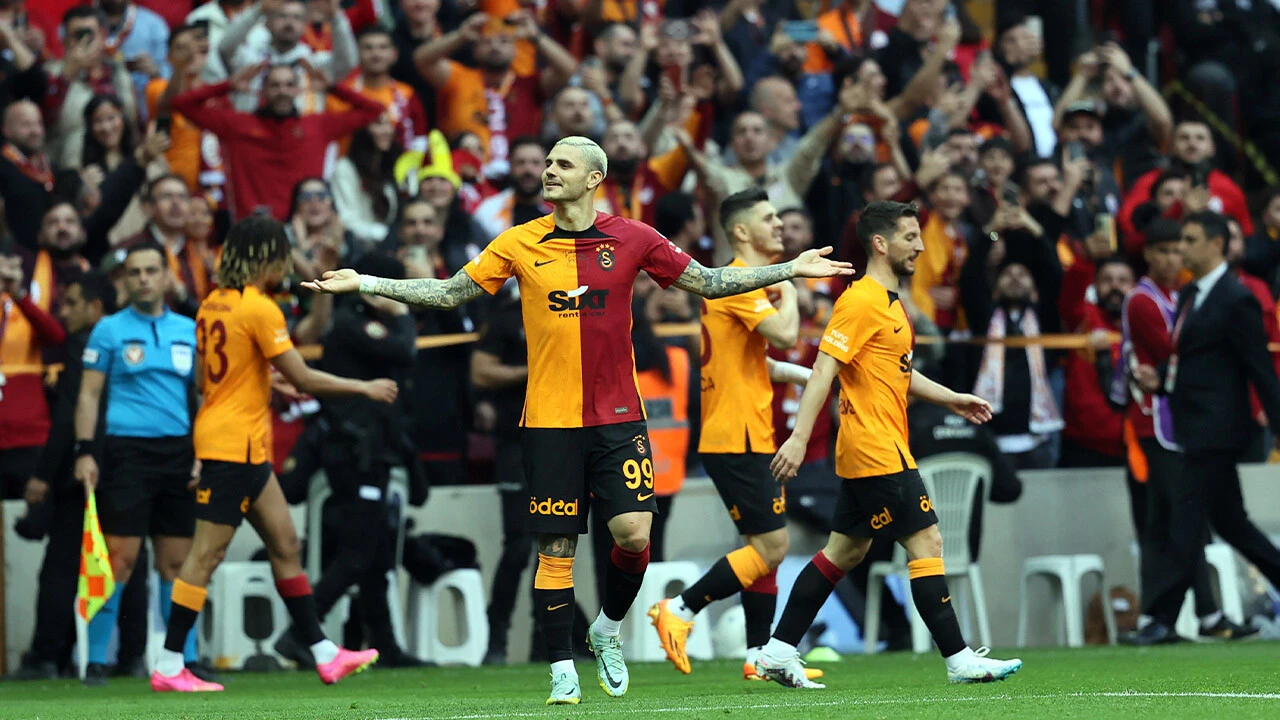 Galatasaray şampiyonluk kapısını araladı!