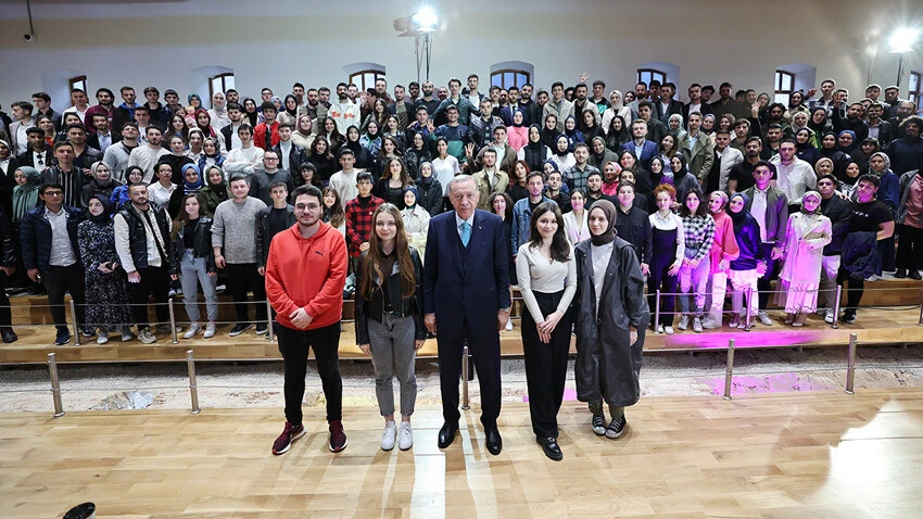 Erdoğan'dan Kılıçdaroğlu'na tepki: Yüzde 1'i bulmayan partilere 40'a yakın vekil hediye etti