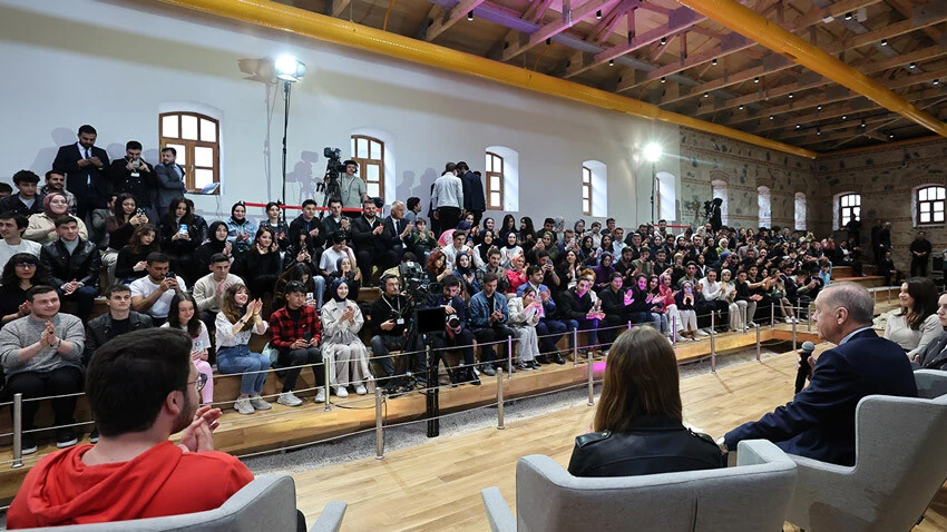 Erdoğan'dan Kılıçdaroğlu'na tepki: Yüzde 1'i bulmayan partilere 40'a yakın vekil hediye etti