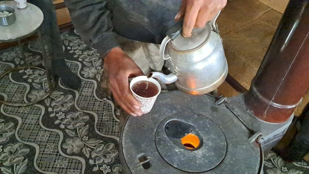 Mayıs ayında kar sürprizi: Soba yeniden kuruldu