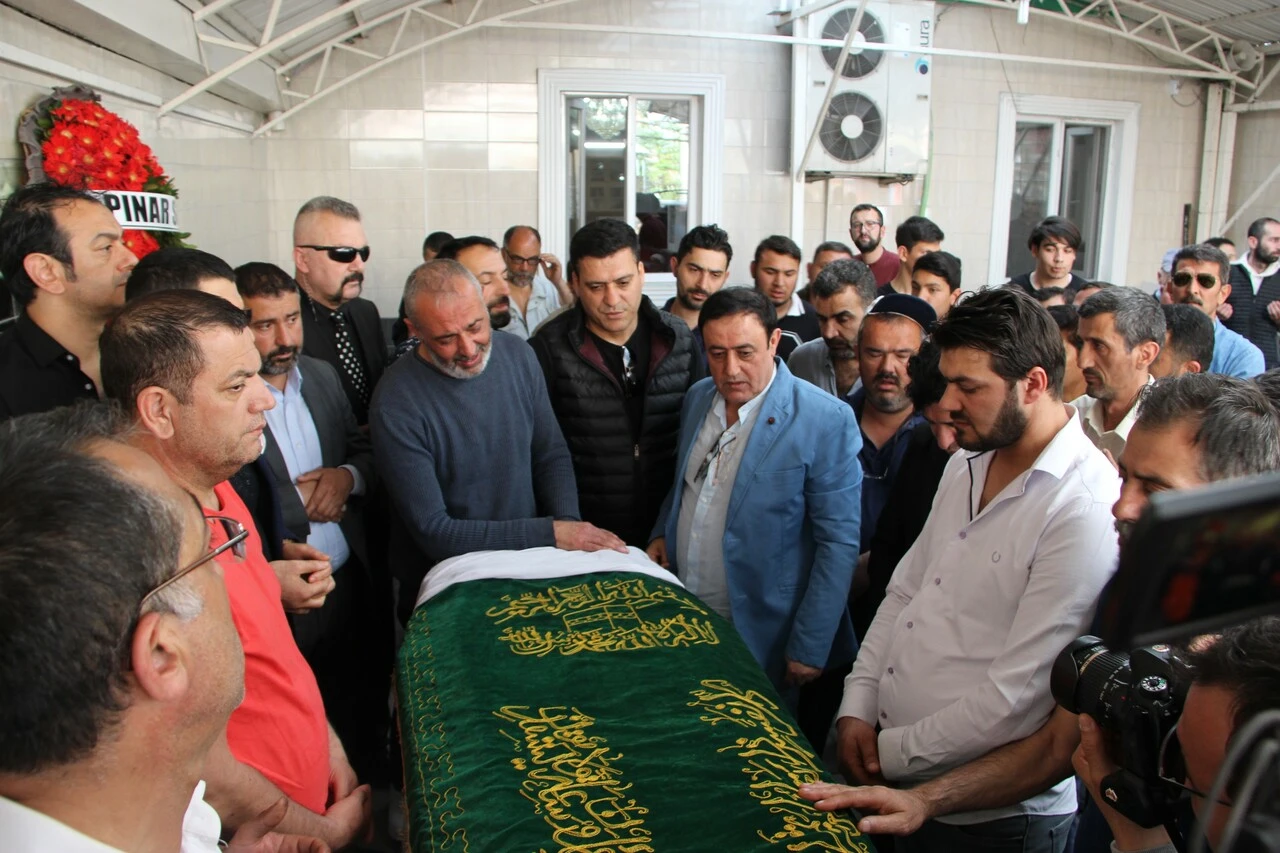 Cenazede büyük ayıp! Mahmut Tuncer’den 20 TL isteyen kişiye şoke eden cevap!