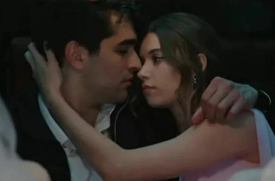 Yalı Çapkını'ndaki hata izleyicinin gözünden kaçmadı! Ferit'in o sahnesine dikkat!