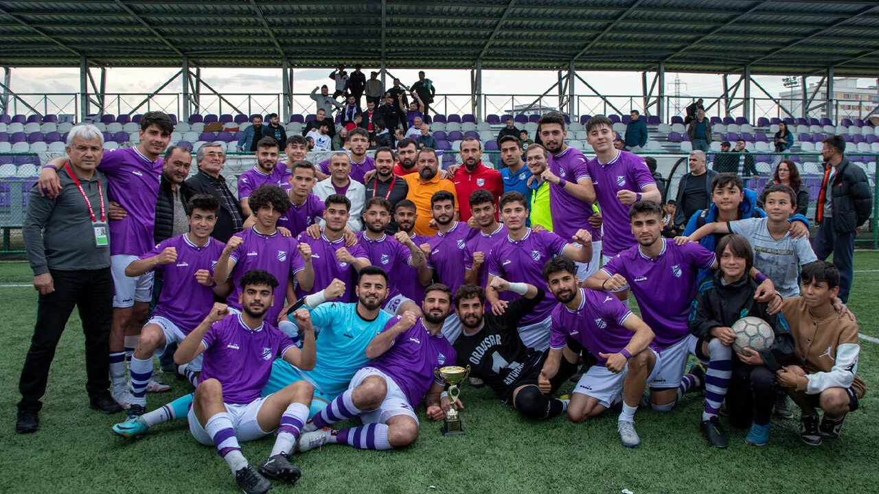 Kadrosu depremzedelerden oluşan Orduspor, namağlup şampiyon oldu
