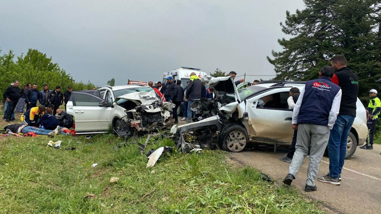 Isparta&#039;da feci kaza! Çinli ve Mısırlı sürücüler çarpıştı: Ölü ve yaralılar var