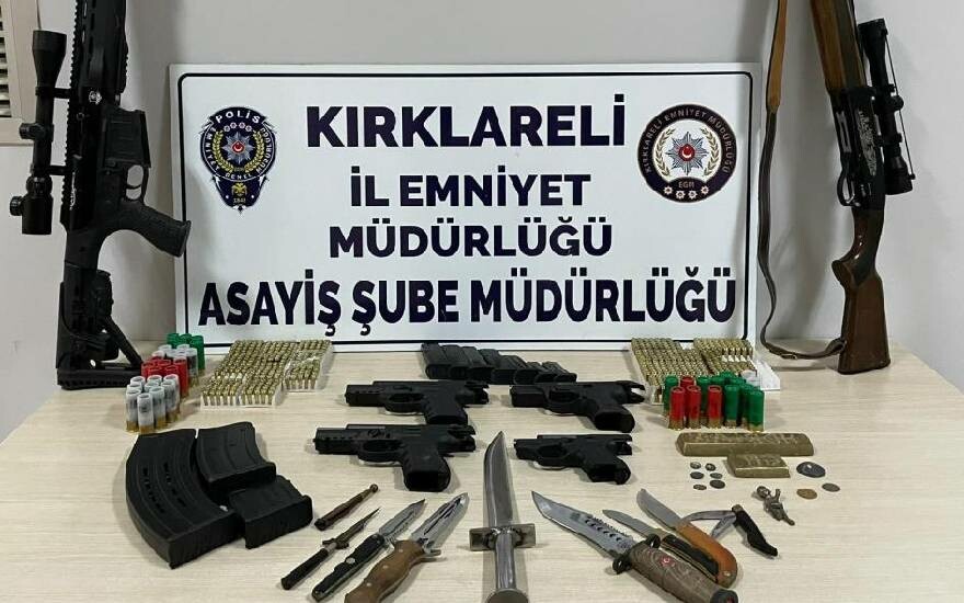 Kırklareli’nde iş yerine baskın! Cephanelik çıktı