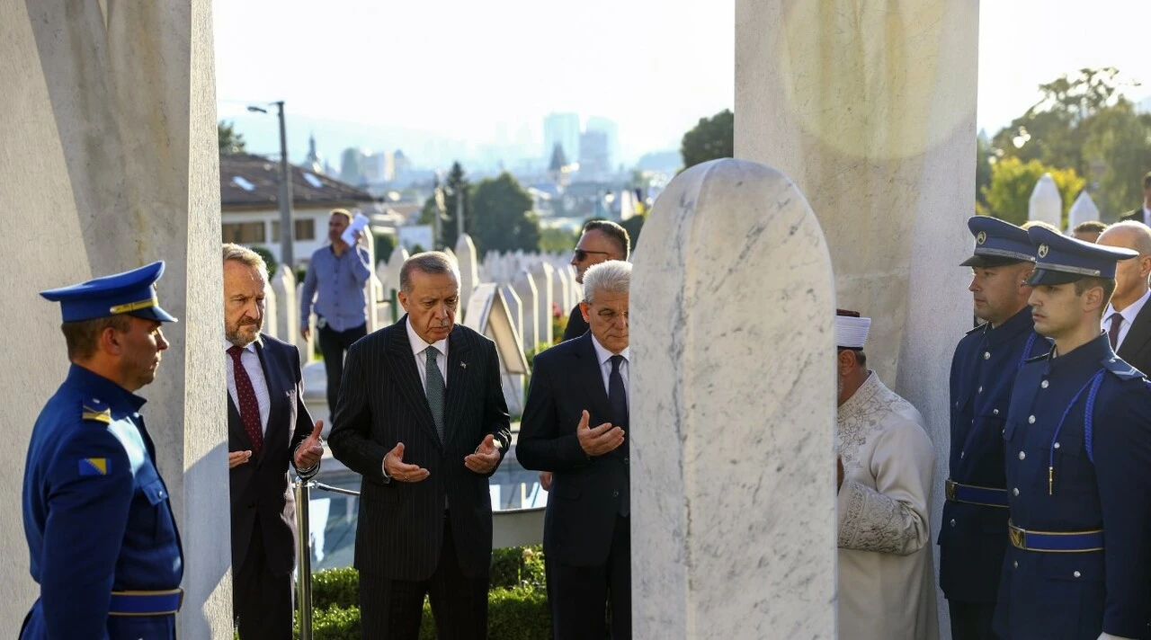 Son dakika! Cumhurbaşkanı Erdoğan'dan 28 Mayıs mesajı: Kardeşlerimizi boynu bükük bırakmadık Son dakika! Cumhurbaşkanı Erdoğan'dan 28 Mayıs mesajı: Kardeşlerimizi boynu bükük bırakmadık