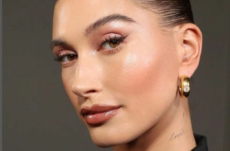 Bu senenin favori makyaj stili clean girl makyajı ile tanışın! Bu teknikler olmazsa olmaz!