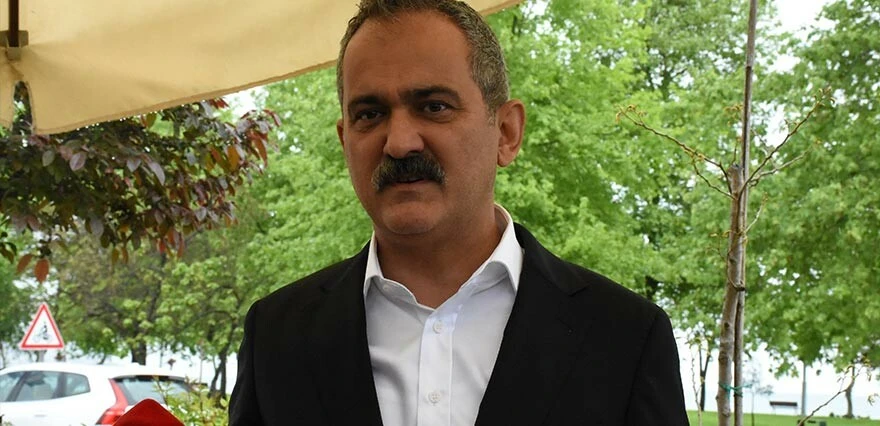 Bakan Özer'den deprem bölgesindeki öğrencilere müjde: 30 bin ilave kontenjan açıldı