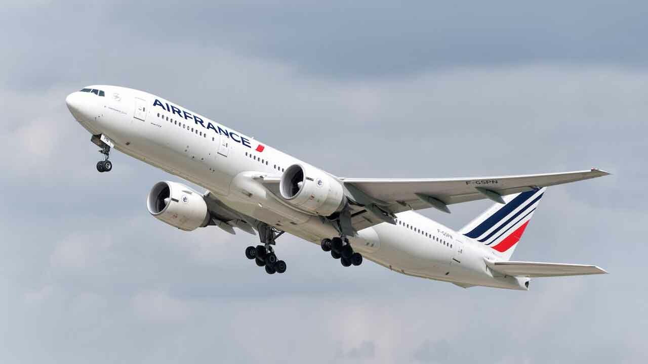 Fransa&#039;dan uçuş yasağı! Dünyada bir ilk...Kısa mesafeler 3 yıl boyunca yapılamayacak