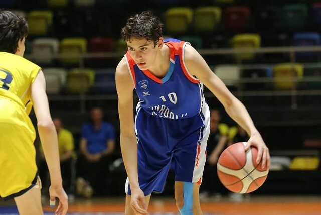 Babasının oğlu! İbrahim Kutluay ve Demet Şener’in oğlu 14 yaşında ‘Sayı kralı’ oldu!