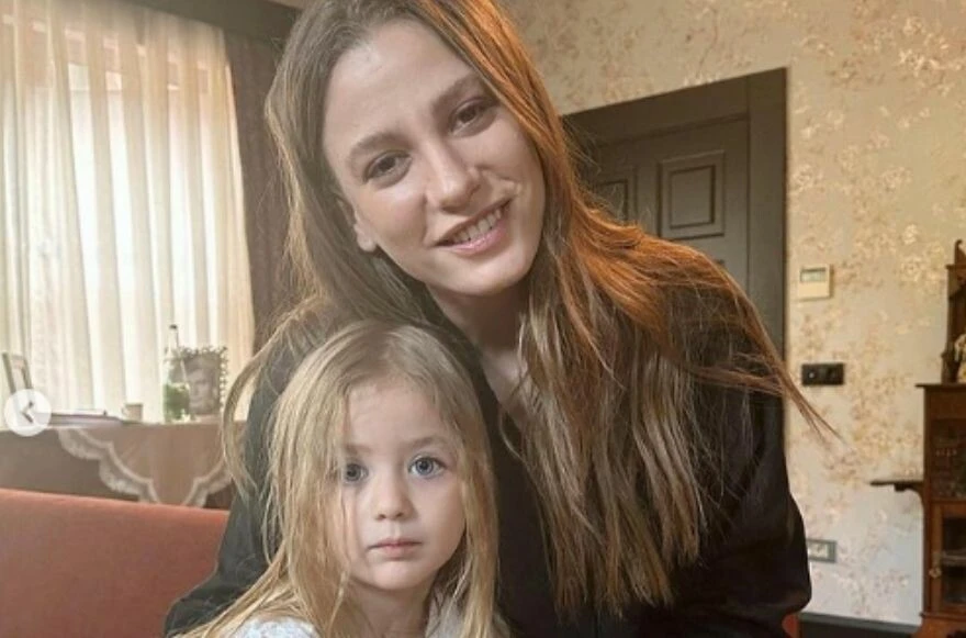 Aile dizisinin yeni oyuncusu belli oldu! Kıvanç'ın gerçekte kızı olsa bu kadar benzer!