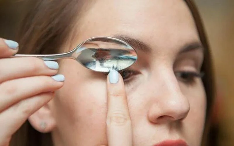 Kıvır kıvır kirpikler için artık para ödemenize gerek yok! Kirpik liftingini evde bu yöntemle yapabilirsiniz