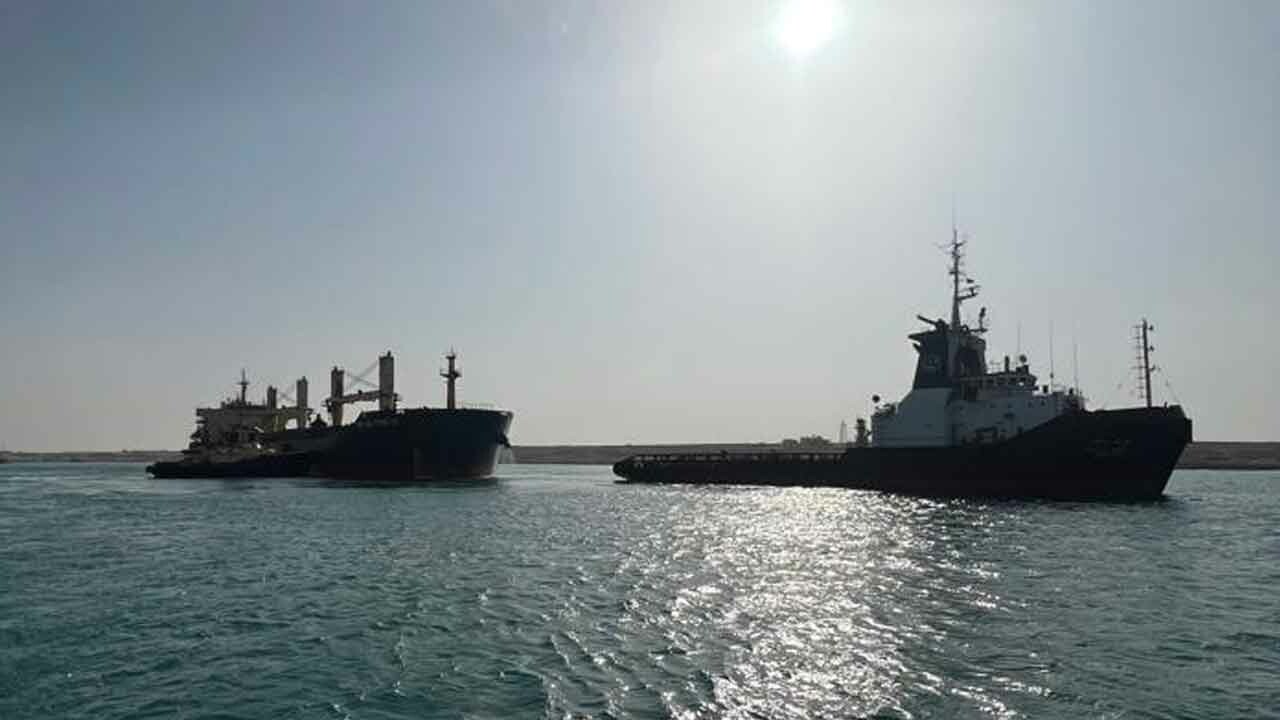 Süveyş Kanalı&#039;nda yine gemi kaldı! Evergreen akıllara geldi