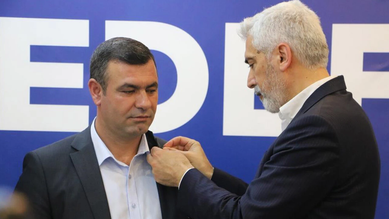 Millet İttifakı'ndan istifa depremi! Tüm üyeler AK Parti'ye katıldı  Millet İttifakı'ndan istifa depremi! Tüm üyeler AK Parti'ye katıldı