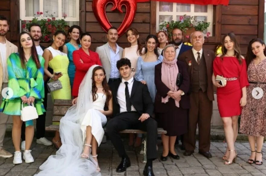 TRT'nin yeni dizisi Kendi Düşen Ağlamaz geliyor! Oyuncu kadrosundan işte ilk poz!