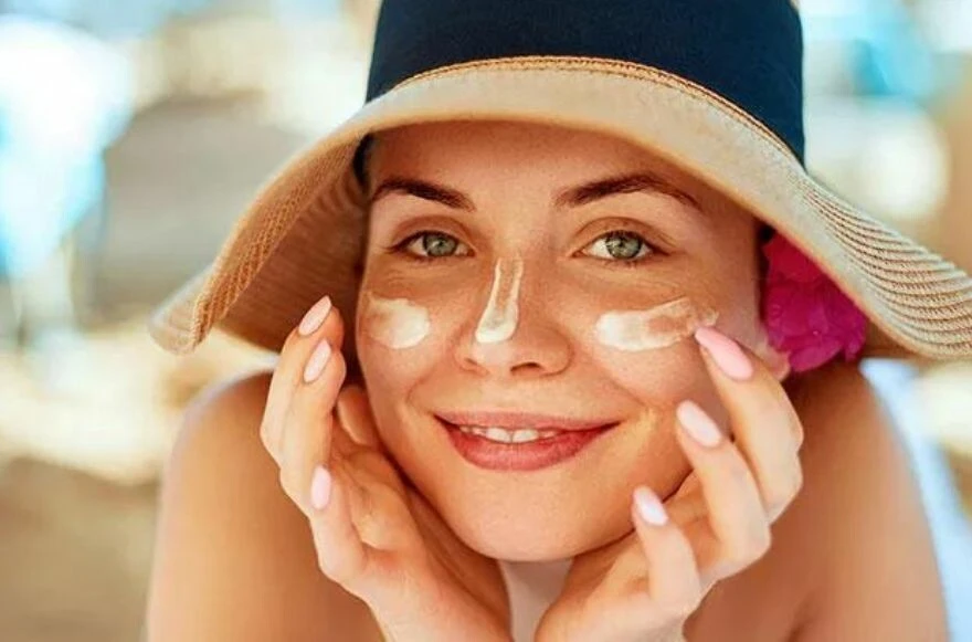 Sadece güzellik değil sağlık için de kullanılmalı! İşte güneş kreminin faydaları!