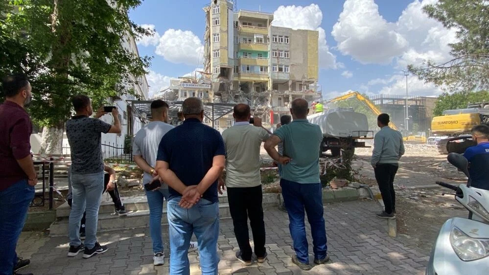 Adıyaman'da vatandaşlar yıkımı film gibi izlediler ve o anları kaydettiler