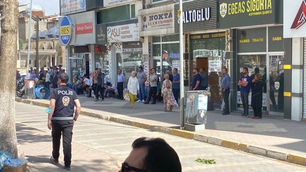 Adıyaman'da vatandaşlar yıkımı film gibi izlediler ve o anları kaydettiler