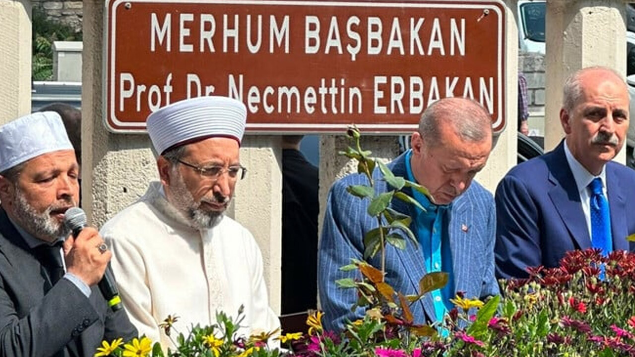 Cumhurbaşkanı Erdoğan’dan Necmettin Erbakan’ın kabrine ziyaret!