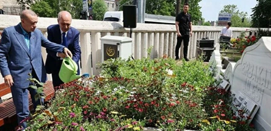 Cumhurbaşkanı Erdoğan’dan Necmettin Erbakan’ın kabrine ziyaret!