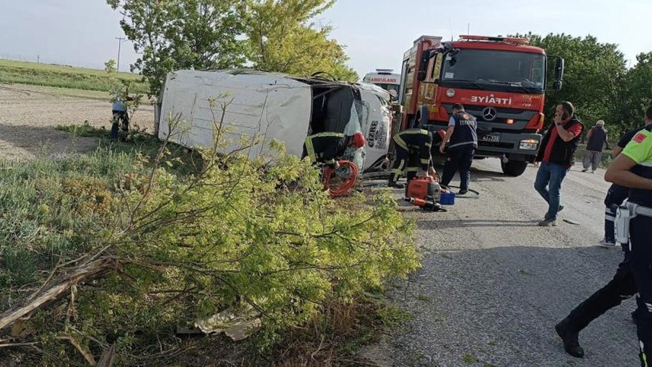 Karaman&#039;da feci kaza! İşçi servisi devrildi: 16 yaralı