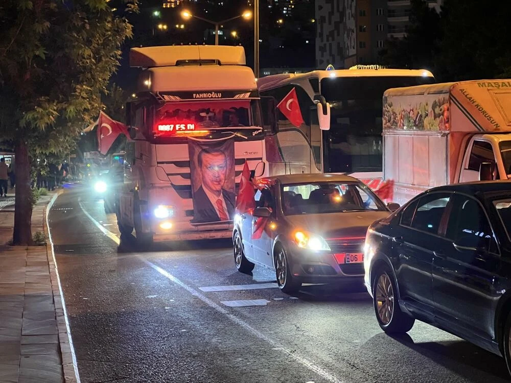 Mardin’de seçim kutlaması yaşanıyor