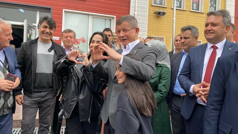Tarihi seçimde 'Türkiye Yüzyılı' vurgusu! Siyasiler sandık başında Tarihi seçimde 'Türkiye Yüzyılı' vurgusu! Siyasiler sandık başında
