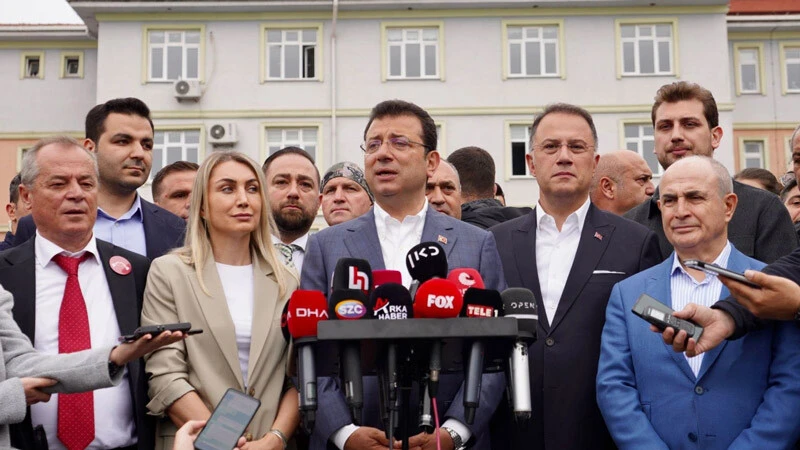Tarihi seçimde 'Türkiye Yüzyılı' vurgusu! Siyasiler sandık başında Tarihi seçimde 'Türkiye Yüzyılı' vurgusu! Siyasiler sandık başında