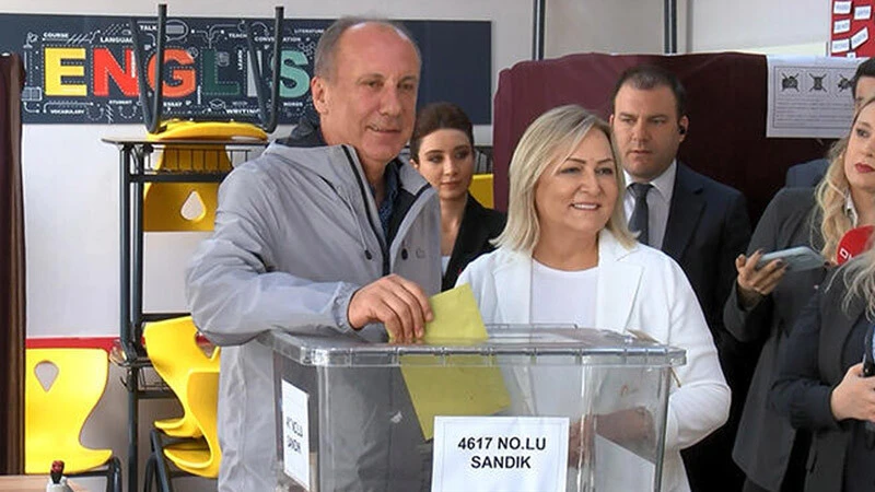 Tarihi seçimde 'Türkiye Yüzyılı' vurgusu! Siyasiler sandık başında Tarihi seçimde 'Türkiye Yüzyılı' vurgusu! Siyasiler sandık başında