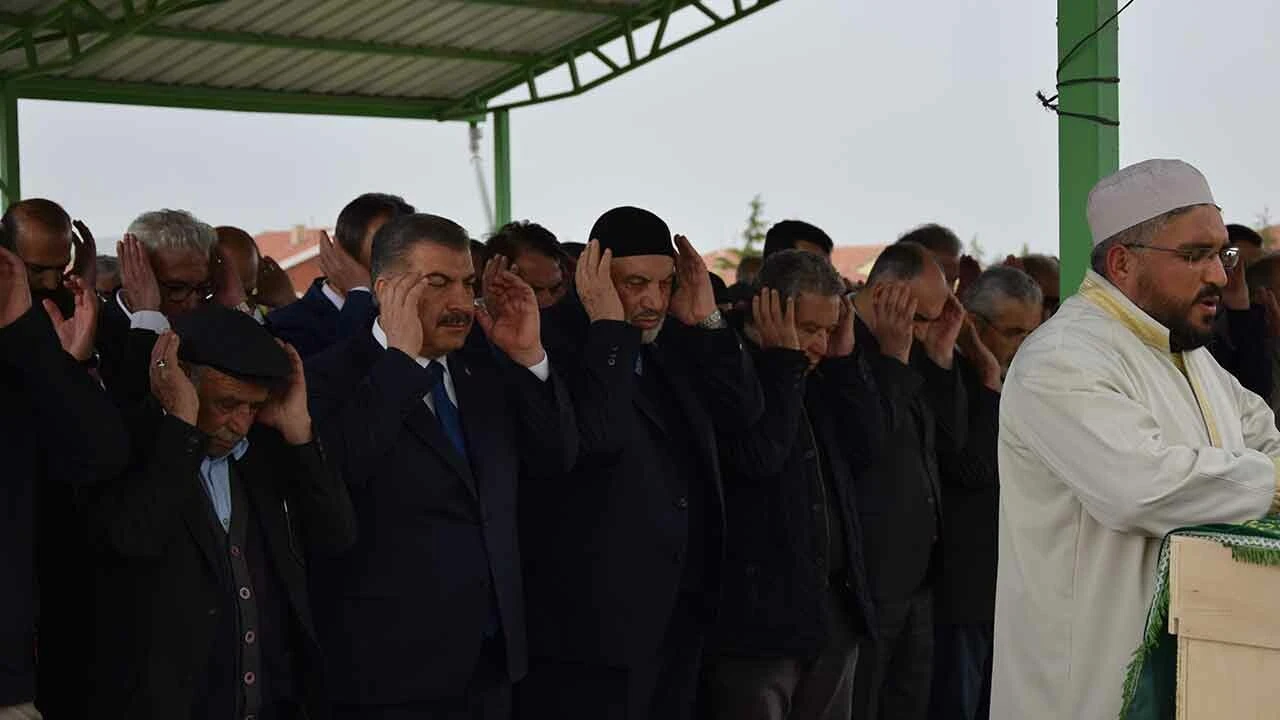 Bakan Koca'nın acı günü! Seçim günü kötü haberle sarsıldı...