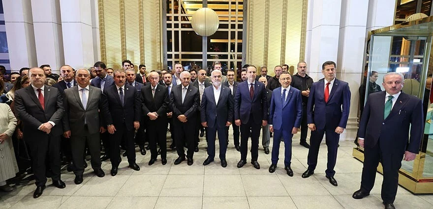 Son dakika: Cumhurbaşkanı Erdoğan'dan balkon konuşmasında 'birlik' mesajı: Artık bütünleşme vakti