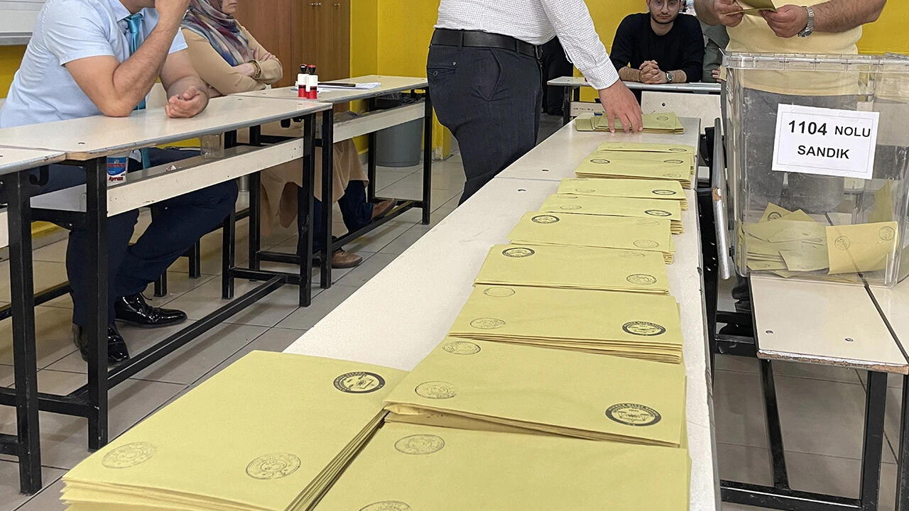 İzmir’de 400 binden fazla seçmen vazgeçti! 2.turda beklenmeyen fark