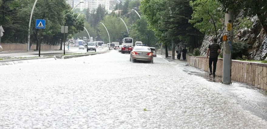 İstanbul, Ankara ve 24 il… Valilik ve Meteoroloji peş peşe uyardı! Sağanak ve fırtınaya dikkat