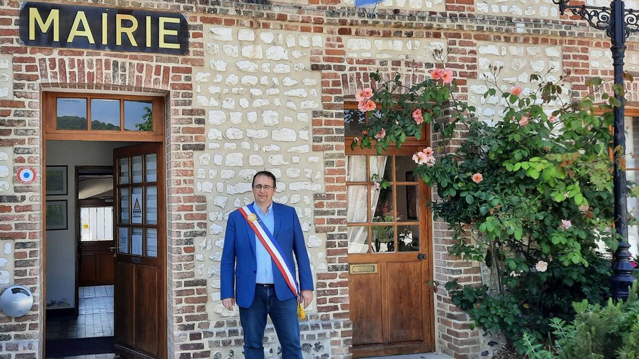 Fransız belediye başkanı açlık grevine başladı! Oğlu için mecliste mücadele verecek