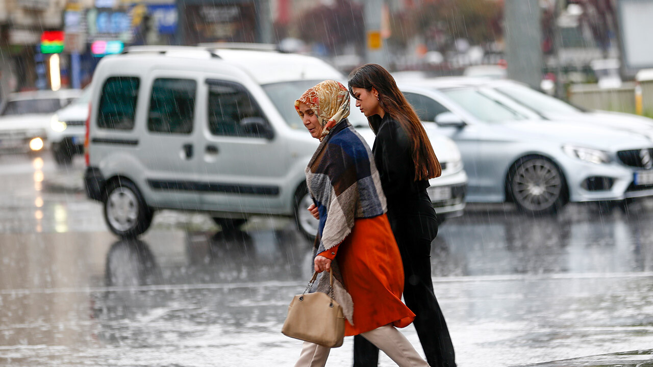 İstanbul, Ankara ve 24 il… Valilik ve Meteoroloji peş peşe uyardı! Sağanak ve fırtınaya dikkat