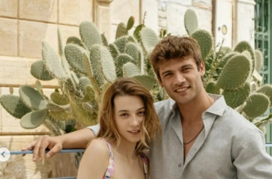 Sümeyye Aydoğan ve Caner Topçu'dan "Dönence" pozları! Yeni dizi şimdiden popüler oldu