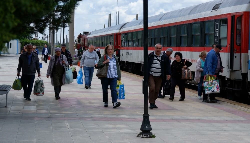 Akın akın geliyorlar! Tercihler arasında arabalı tren yolculuğuda var