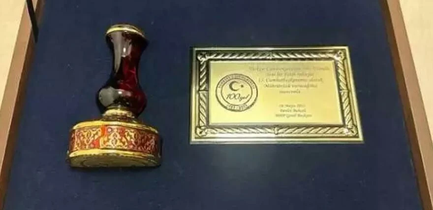 Devlet Bahçeli’nin Erdoğan’a hediyesindeki o detay gündem oldu!