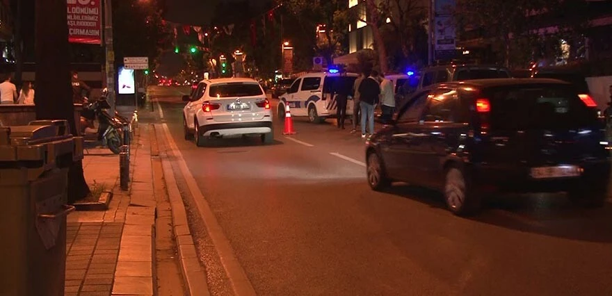 Bağdat Caddesi’nde Fenerbahçe ve Galatasaray taraftarı karşı karşıya geldi!