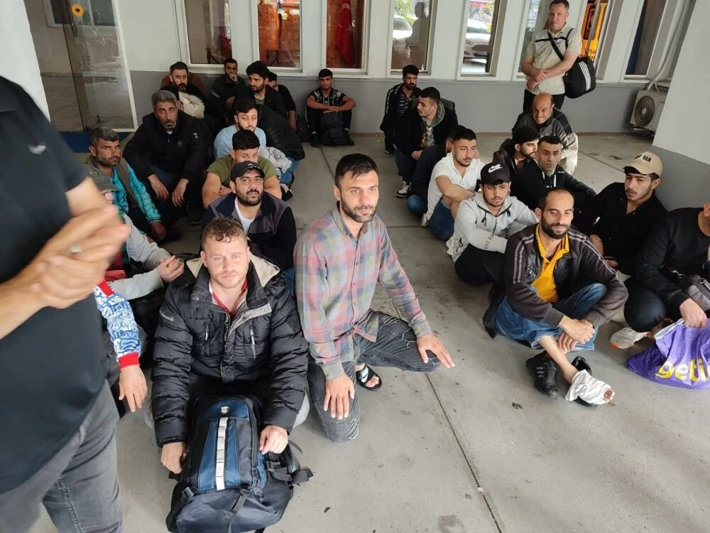 Göçmenlere aracılık edenlere büyük darbe! 8 Gözaltı kararı