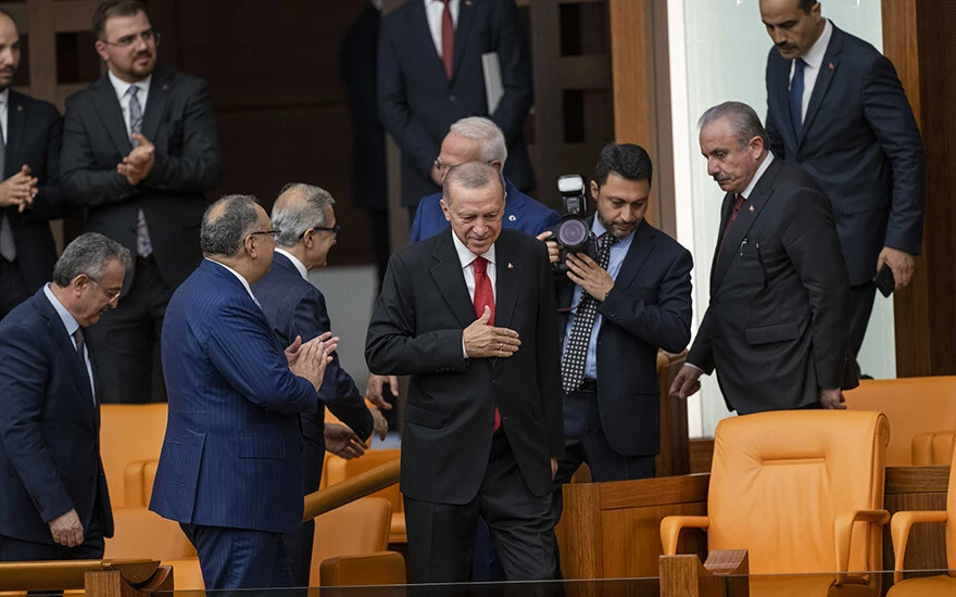 Meclis'te 28. Yasama Dönemi başladı: Milletvekilleri yemin ediyor, oturumu Bahçeli yönetti