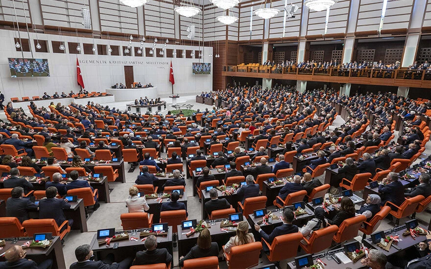 Meclis'te 28. Yasama Dönemi başladı: Milletvekilleri yemin ediyor, oturumu Bahçeli yönetti