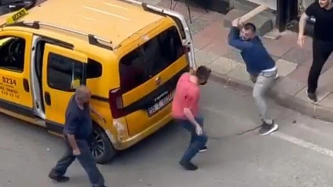 Sokak ortasında dehşet: İki kardeşin bıçaklı kavgasında kan aktı
